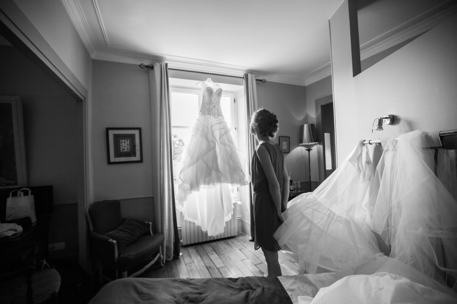 Photographie de mariage de Céline et Côme, réalisée par Pauline Cany, photographe professionnelle en Bourgogne — mariage élégant à La Cimentelle, près d'Avallon, dans un cadre verdoyant et romantique, entre nature et patrimoine. Wedding photograph of Céline and Côme, captured by Pauline Cany, fine art wedding photographer in Burgundy — refined celebration at La Cimentelle, near Avallon, surrounded by lush nature and timeless French charm.