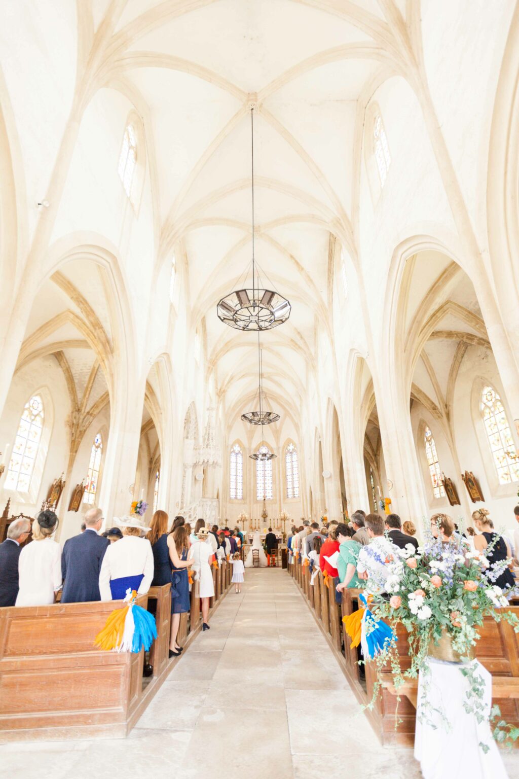 Photographie de mariage de Céline et Côme, réalisée par Pauline Cany, photographe professionnelle en Bourgogne — mariage élégant à La Cimentelle, près d'Avallon, dans un cadre verdoyant et romantique, entre nature et patrimoine. Wedding photograph of Céline and Côme, captured by Pauline Cany, fine art wedding photographer in Burgundy — refined celebration at La Cimentelle, near Avallon, surrounded by lush nature and timeless French charm.