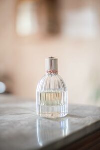 Photographie de mariage de Céline et Côme, réalisée par Pauline Cany, photographe professionnelle en Bourgogne — mariage élégant à La Cimentelle, près d'Avallon, dans un cadre verdoyant et romantique, entre nature et patrimoine. Wedding photograph of Céline and Côme, captured by Pauline Cany, fine art wedding photographer in Burgundy — refined celebration at La Cimentelle, near Avallon, surrounded by lush nature and timeless French charm.