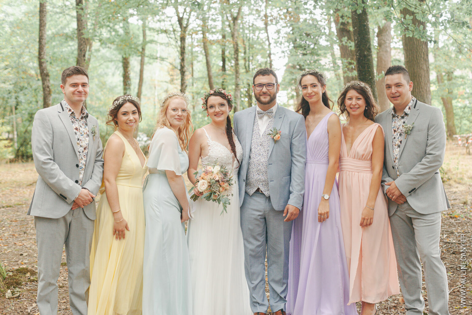 Photographies de mariage de Pierre et Lucie à Remilly-sur-Tille, par Pauline Cany, photographe en Bourgogne — un mariage simple, vrai, fidèle à leur image, avec des instants tendres capturés avec poésie et sincérité. Wedding photos of Pierre and Lucie in Remilly-sur-Tille, captured by Pauline Cany, fine art photographer in Burgundy — a simple, heartfelt celebration, true to who they are, with emotional and timeless moments.