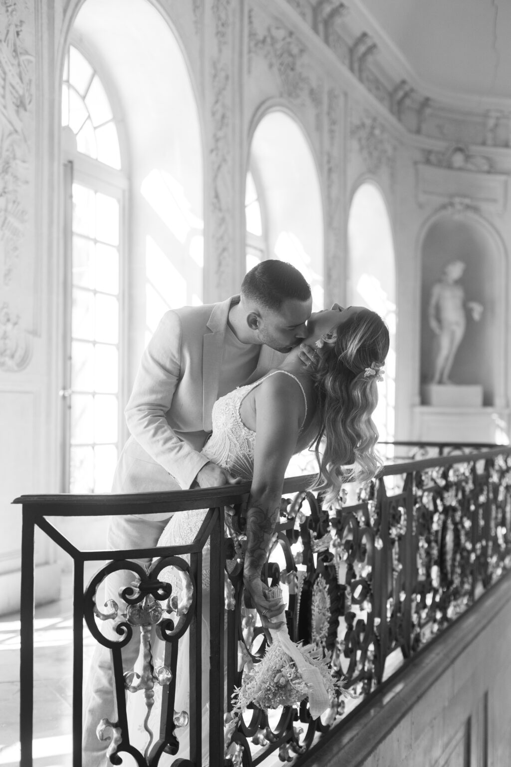 Photographie de mariage haut de gamme de Océane et Adrien, prise par Pauline Cany, photographe professionnelle à Dijon — reportage poétique et élégant, capturé à la Mairie de Dijon (Bourgogne, France), échange des vœux. Fine art wedding photograph of Adrien & Océane captured by Pauline Cany, destination wedding photographer based in France — timeless, elegant and emotional storytelling at Dijon, France, during the ceremony