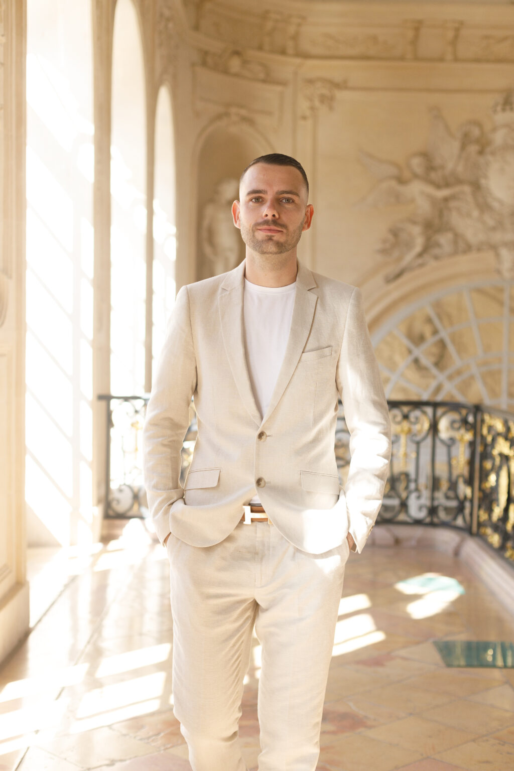 Photographie de mariage haut de gamme de Océane et Adrien, prise par Pauline Cany, photographe professionnelle à Dijon — reportage poétique et élégant, capturé à la Mairie de Dijon (Bourgogne, France), échange des vœux. Fine art wedding photograph of Adrien & Océane captured by Pauline Cany, destination wedding photographer based in France — timeless, elegant and emotional storytelling at Dijon, France, during the ceremony