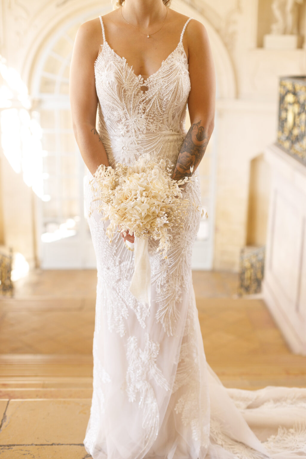 Photographie de mariage haut de gamme de Océane et Adrien, prise par Pauline Cany, photographe professionnelle à Dijon — reportage poétique et élégant, capturé à la Mairie de Dijon (Bourgogne, France), échange des vœux. Fine art wedding photograph of Adrien & Océane captured by Pauline Cany, destination wedding photographer based in France — timeless, elegant and emotional storytelling at Dijon, France, during the ceremony