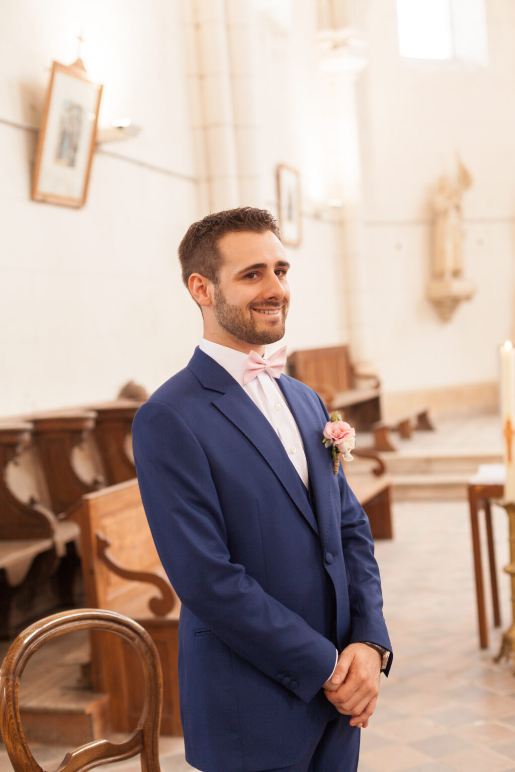 Photographies de mariages réalisées par Pauline Cany, photographe de mariage en Bourgogne — instants authentiques capturés à travers les vignobles, châteaux et villages de charme, entre émotions, lumière naturelle et élégance. Wedding photographs captured by Pauline Cany, fine art wedding photographer in Burgundy — authentic moments through vineyards, romantic châteaux, and charming villages, with a soft light and refined elegance.