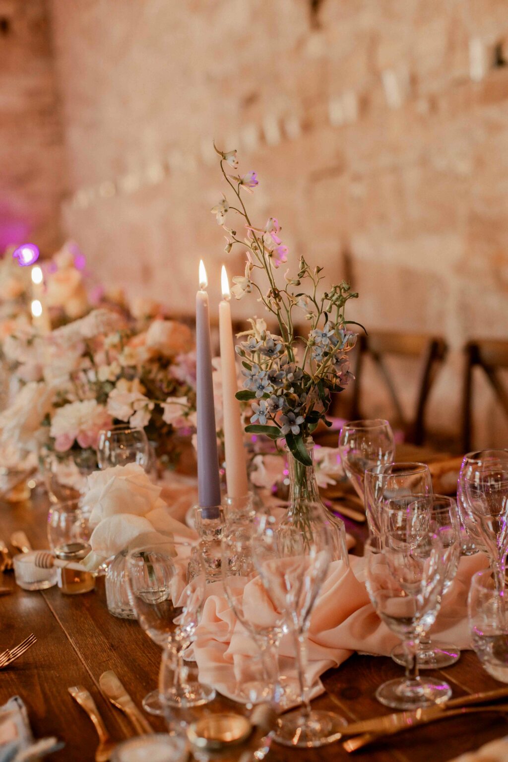 Wedding decoration, decoration de mariage, abbaye du val des choues. Bourgogne Wedding. mariage en bourgogne Photographe professionnel