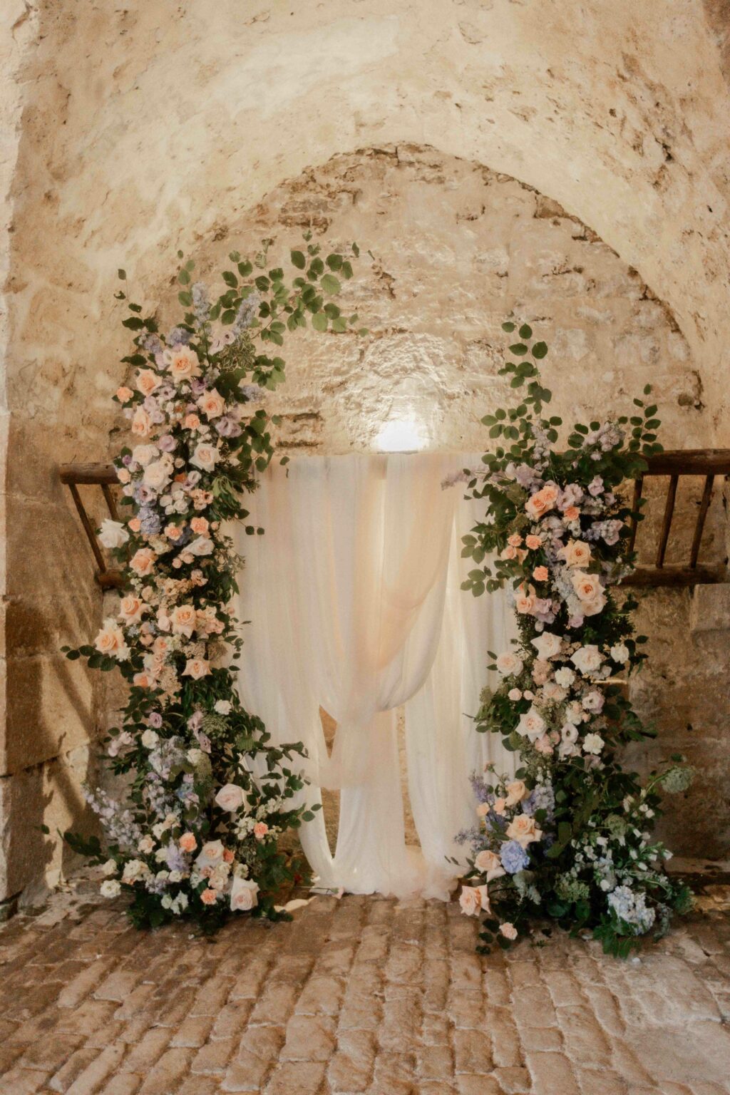 Wedding decoration, decoration de mariage, abbaye du val des choues. Bourgogne Wedding. mariage en bourgogne Photographe professionnel